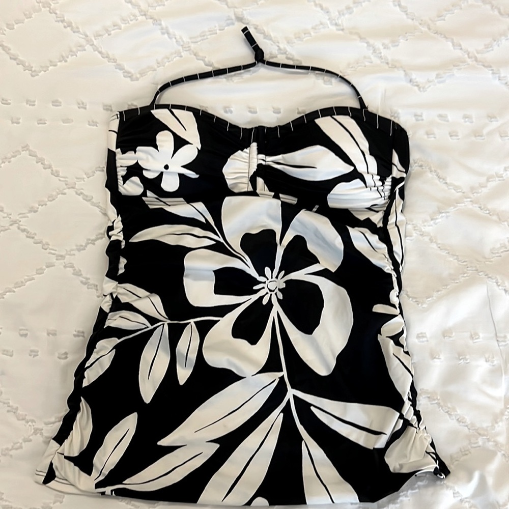 Womens Tommy Bahama tankini top black and white flowers